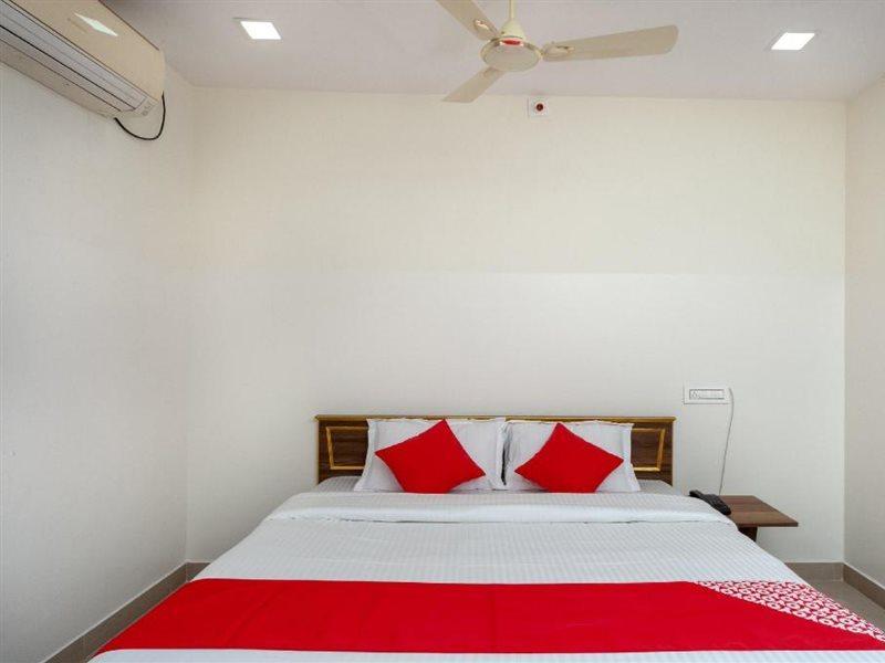 Oyo 24580 Sri Surya Guest Inn Nellore Extérieur photo